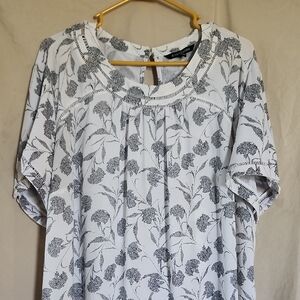 41 Hawthorn Monochrome Floral Blouse